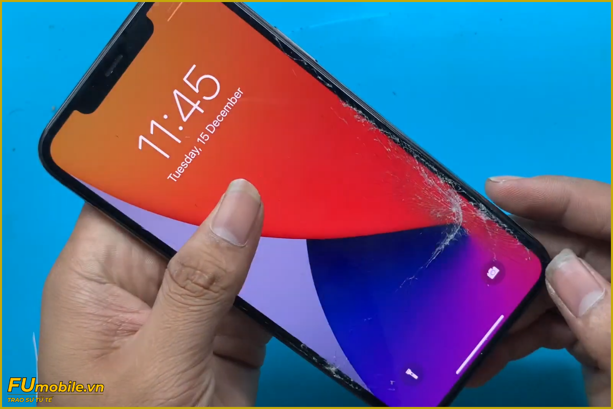 iPhone 11 Pro Max nứt vỡ mặt kính