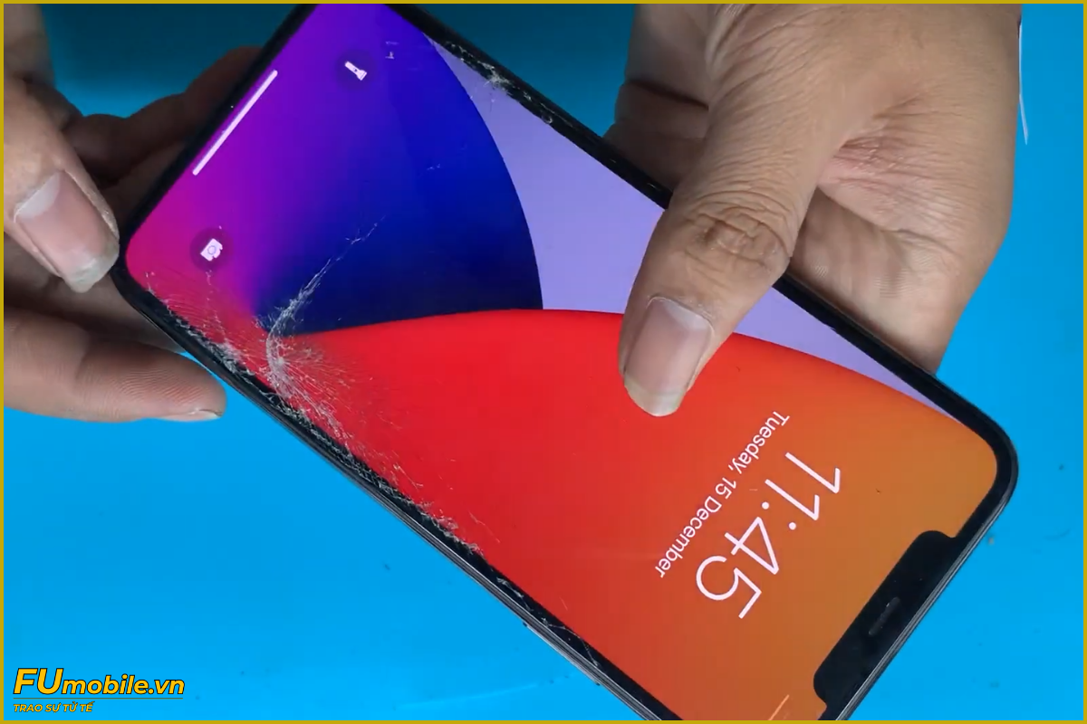 iPhone 11 Pro nứt vỡ mặt kính