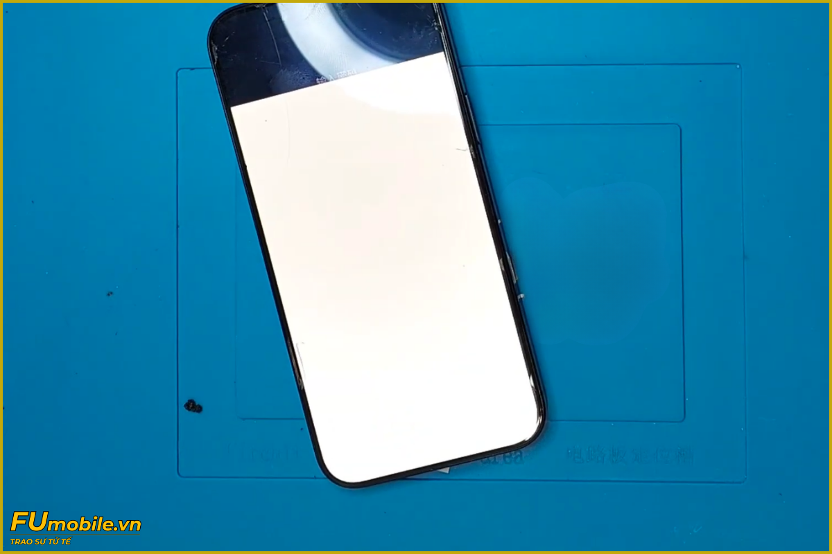 iPhone 16 Pro Max hư màn hình cần thay mới