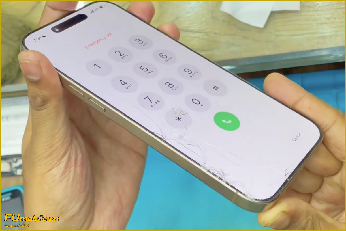 iPhone 16 Pro Max nứt bể mặt kính cần thay mới