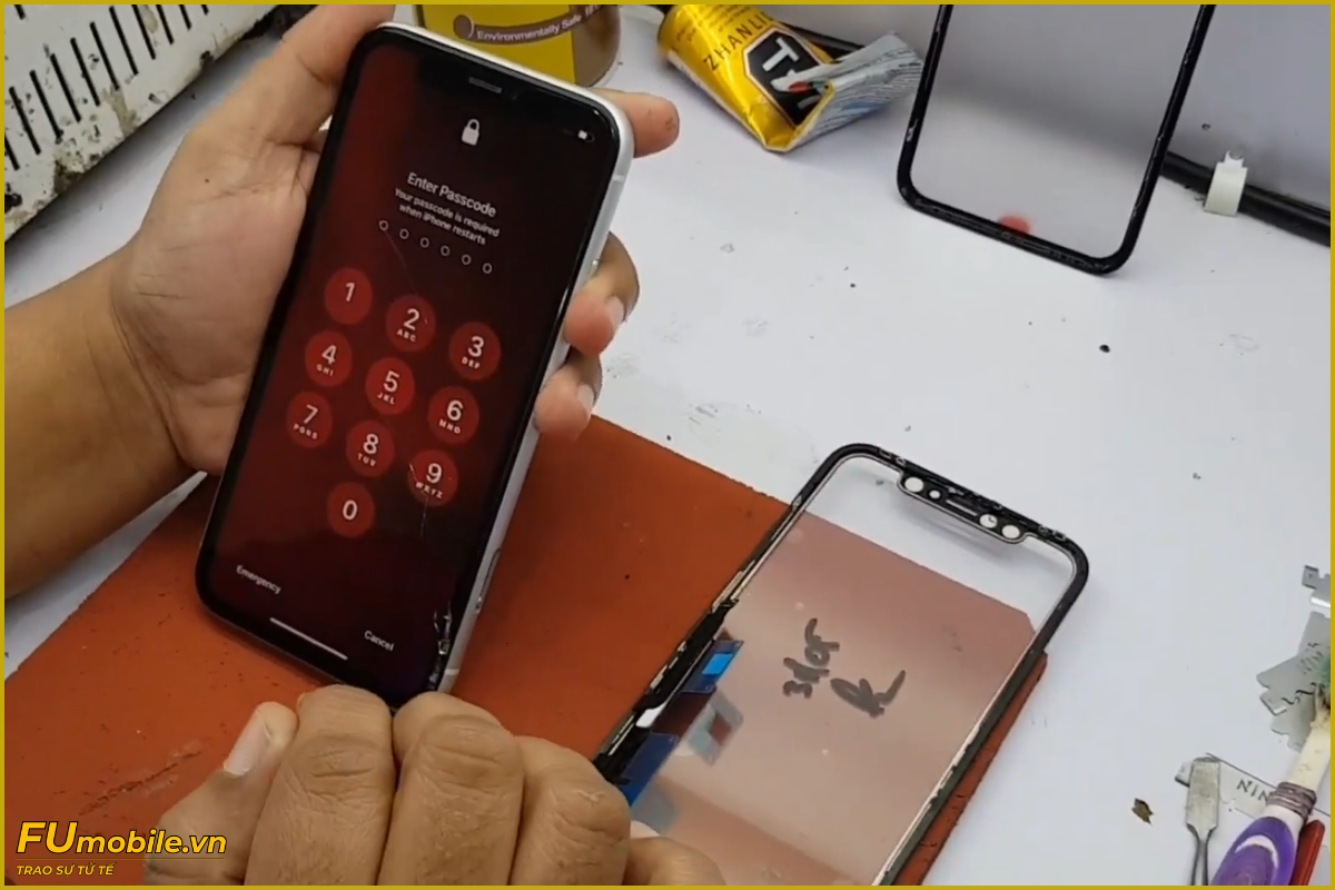 iPhone XR nứt vỡ mặt kính