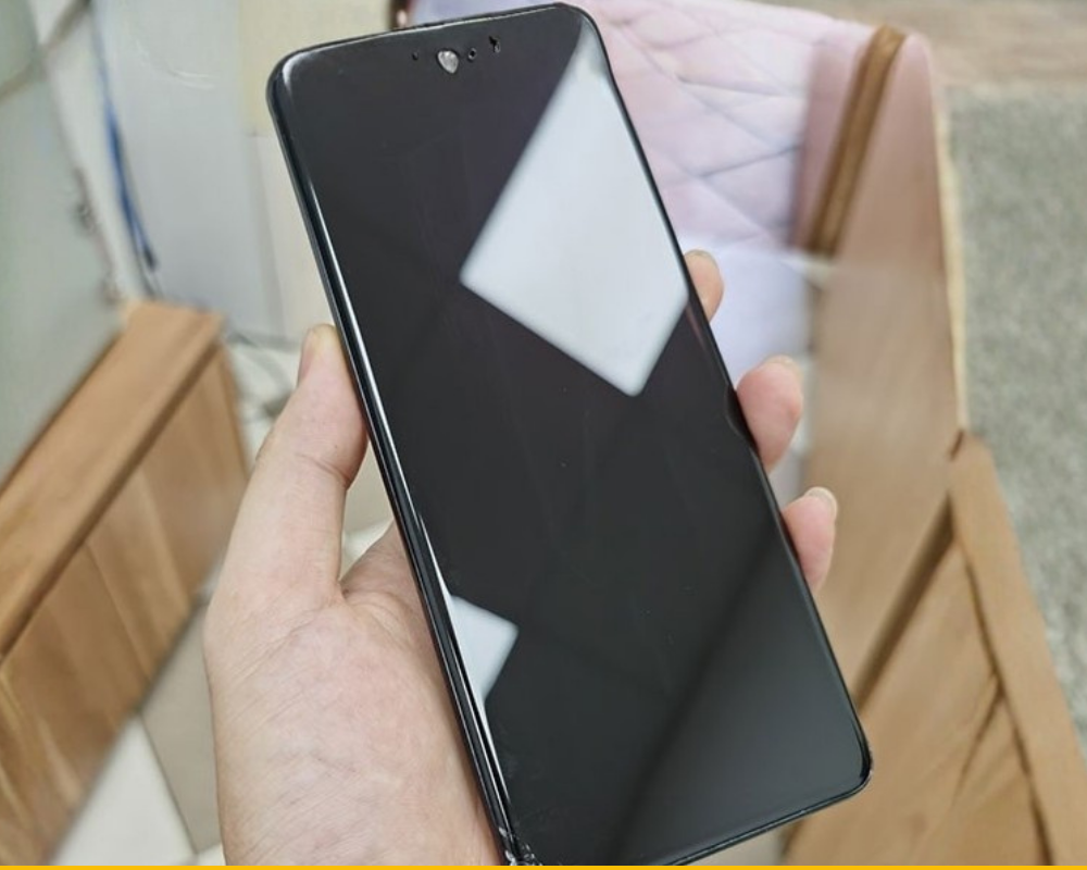 Kính zin sẽ có lớp phủ chống bám vân tay mượt, độ trong cao