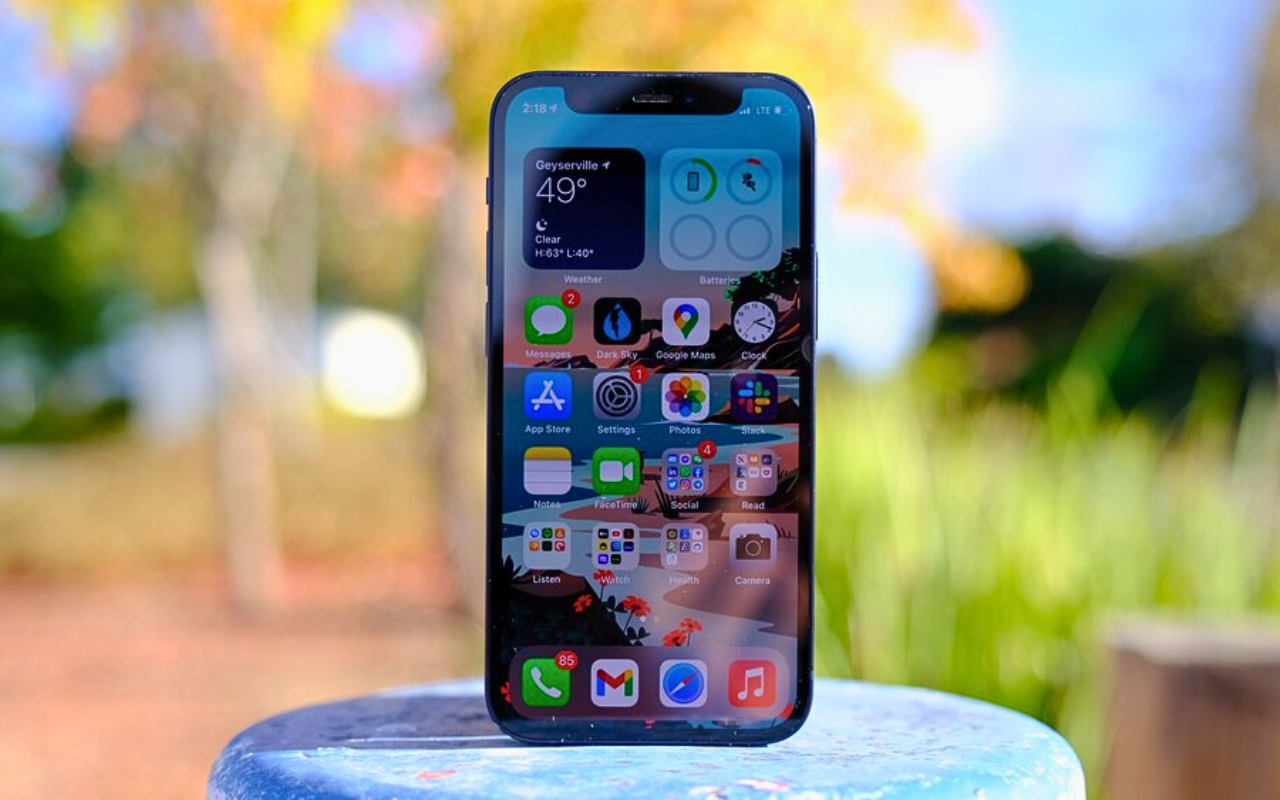 Màn hình iPhone 13