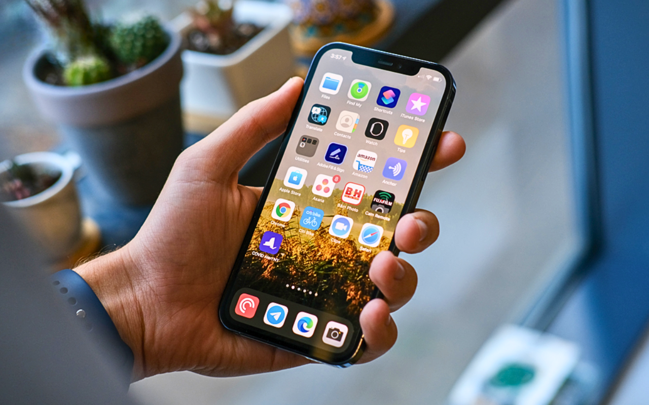 Mặt kính iPhone 13