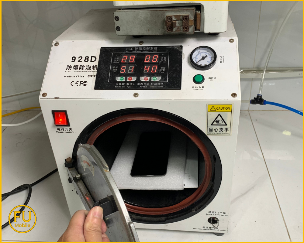 Máy hấp áp suất tại phòng kỹ thuật FUmobile