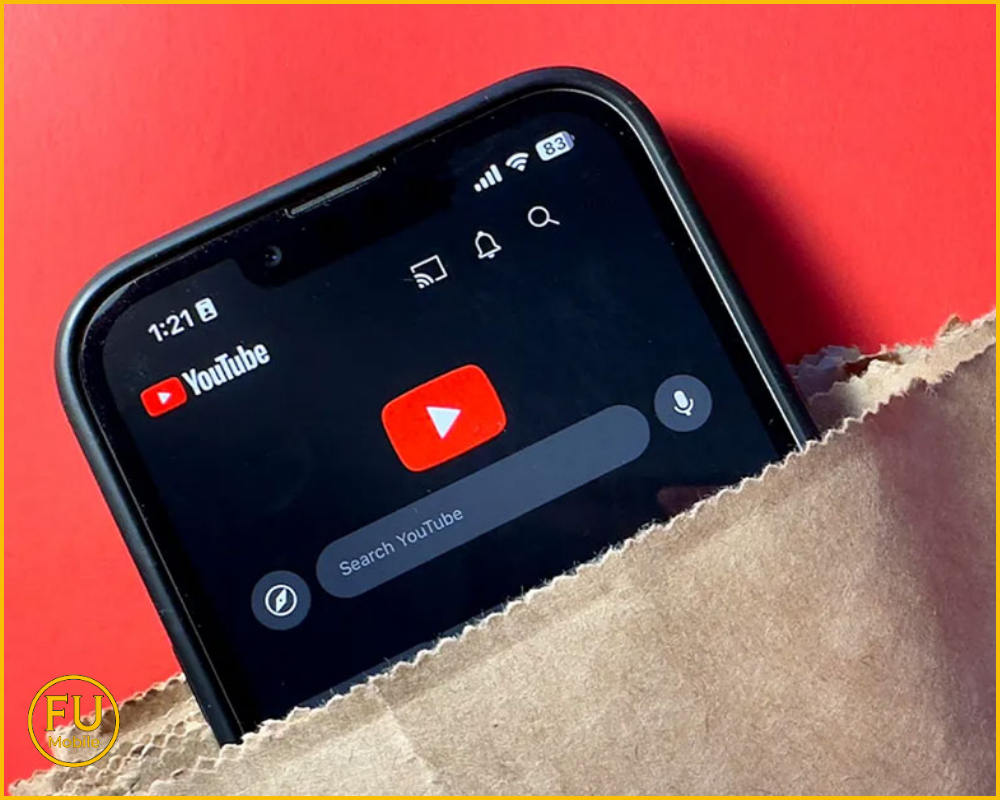 Mở ứng dụng Youtube trên điện thoại iPhone để kiểm tra âm thanh