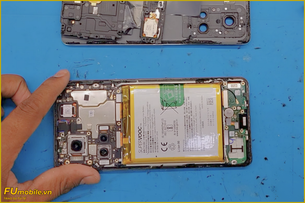 OPPO Reno11 5G pin chai, phù cần thay mới