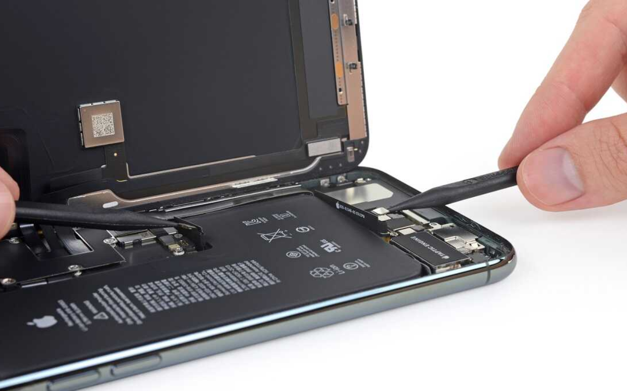 Pin iP 11 Pro Max tại FUmobie