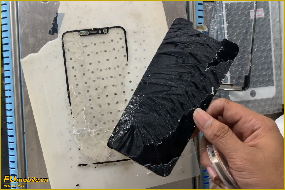 Quy trình ép kính iPhone 11 Pro Max