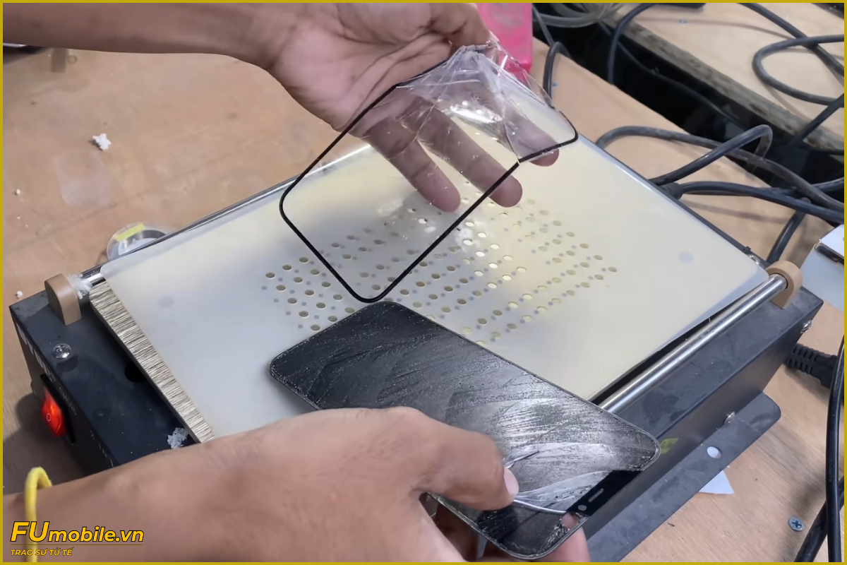 Quy trình ép kính iPhone 12 Pro Max