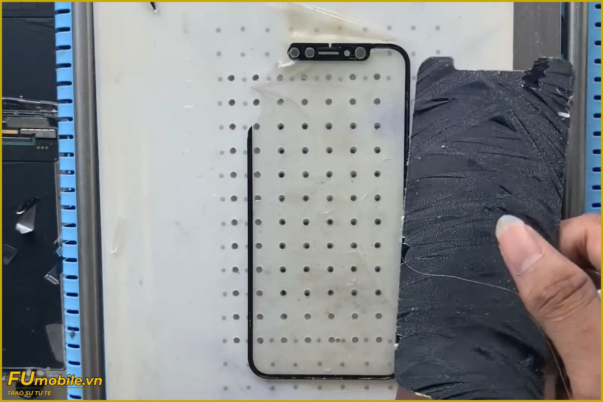 Quy trình ép kính iPhone XR