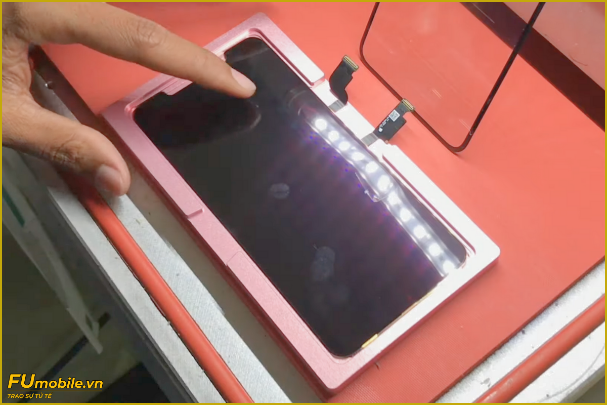 Quy trình ép kính iPhone XS Max