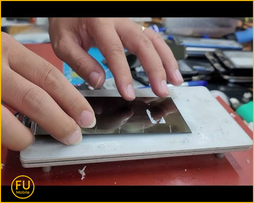 Quy trình ép kính ngoài Samsung Galaxy A55 tại FUmobile