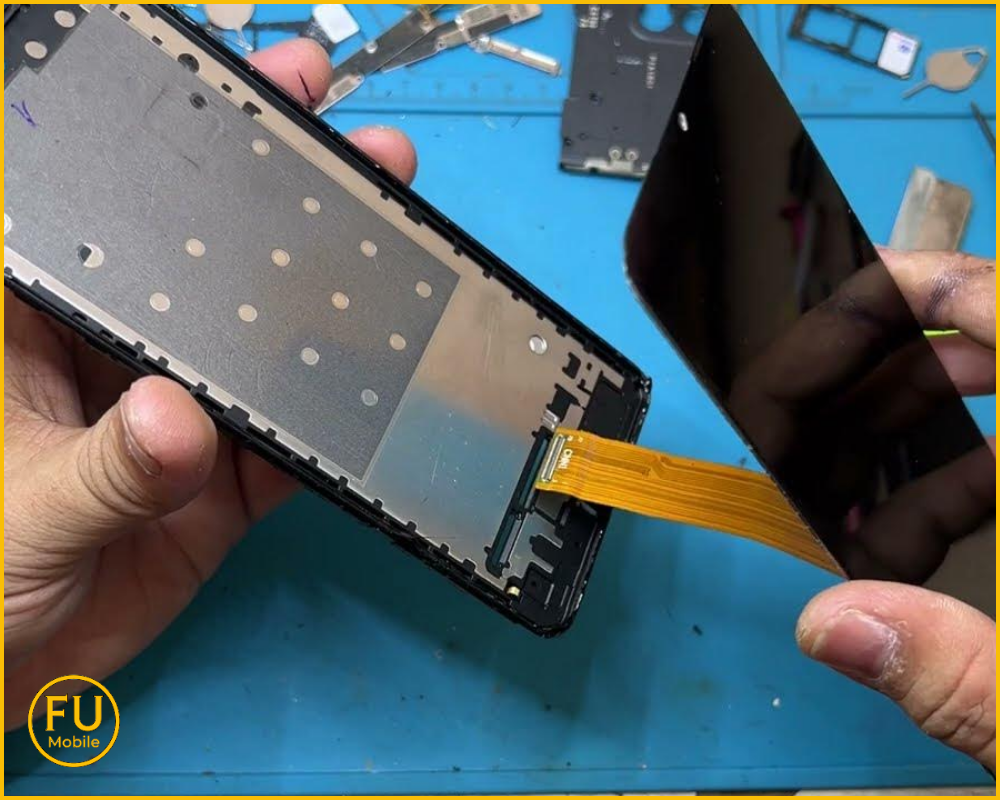 Quy trình thay mặt kính Samsung Galaxy A10 tại FUmobile