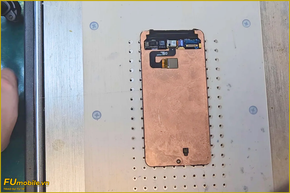 Quy trình ép kính Samsung Galaxy S24 Plus