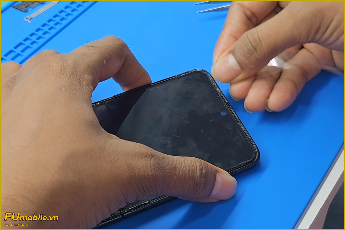 Quy trình ép kính Samsung Galaxy Z Flip 3