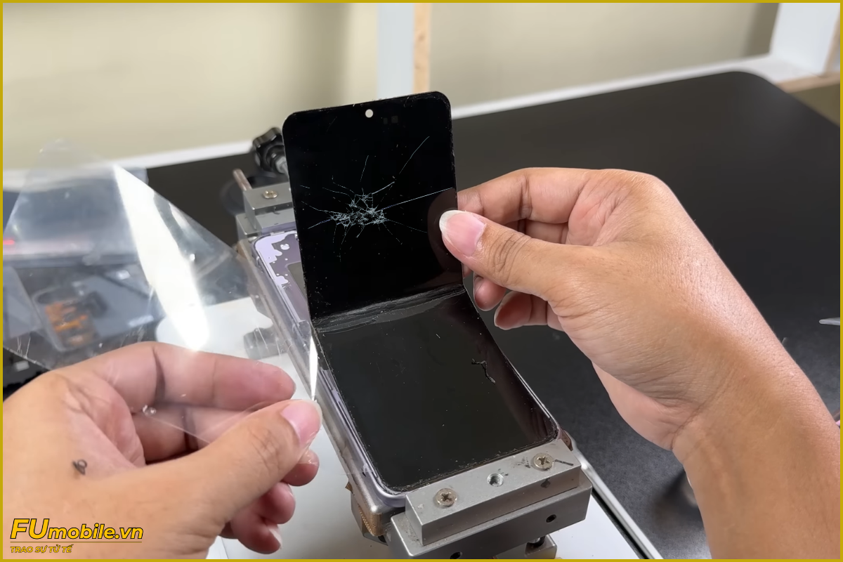 Quy trình ép kính Samsung Galaxy Z Flip 6