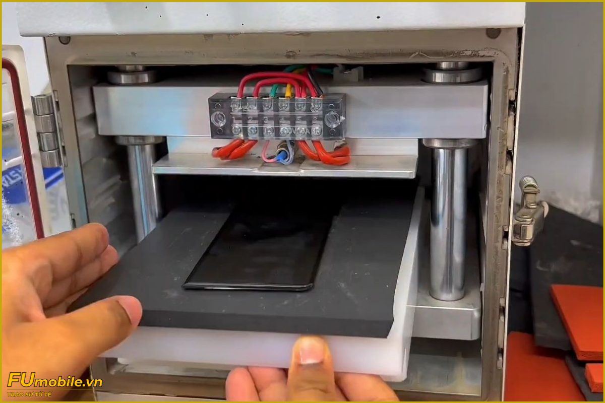 Quy trình thay ép kính Samsung Galaxy Z Fold 7