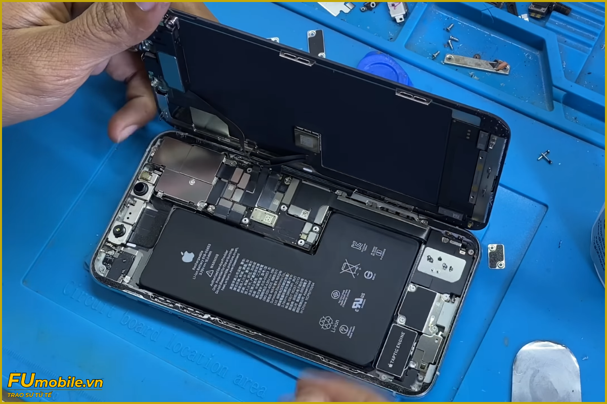 Quy trình thay màn hình iPhone 11 Pro Max