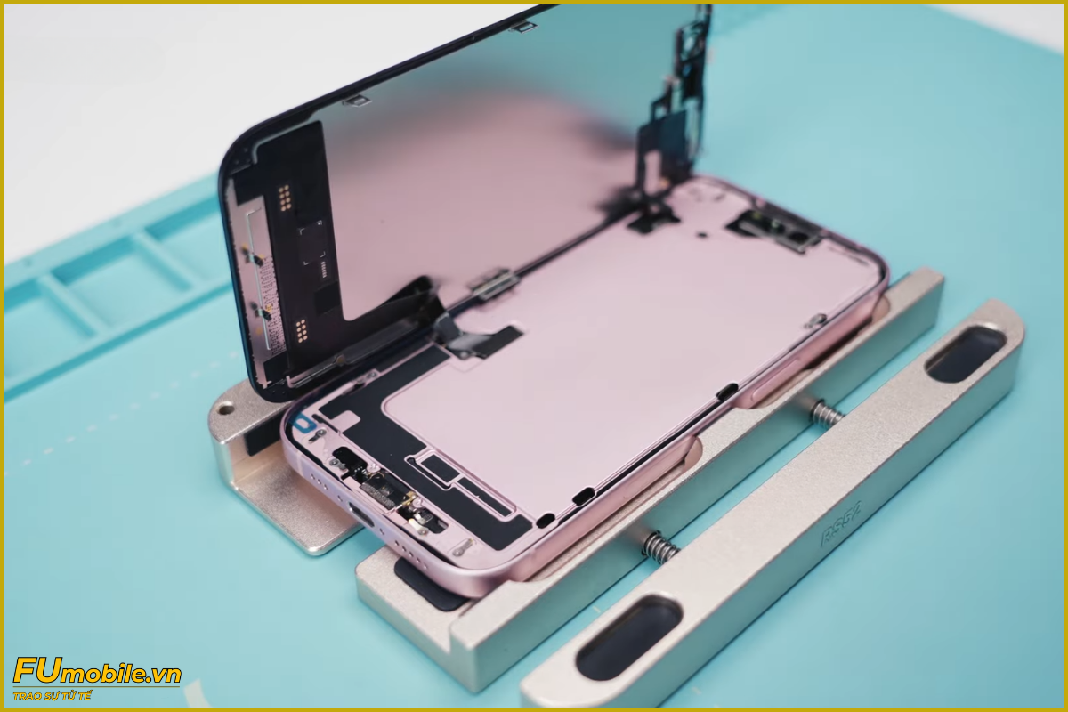 Quy trình thay màn hình iPhone 15