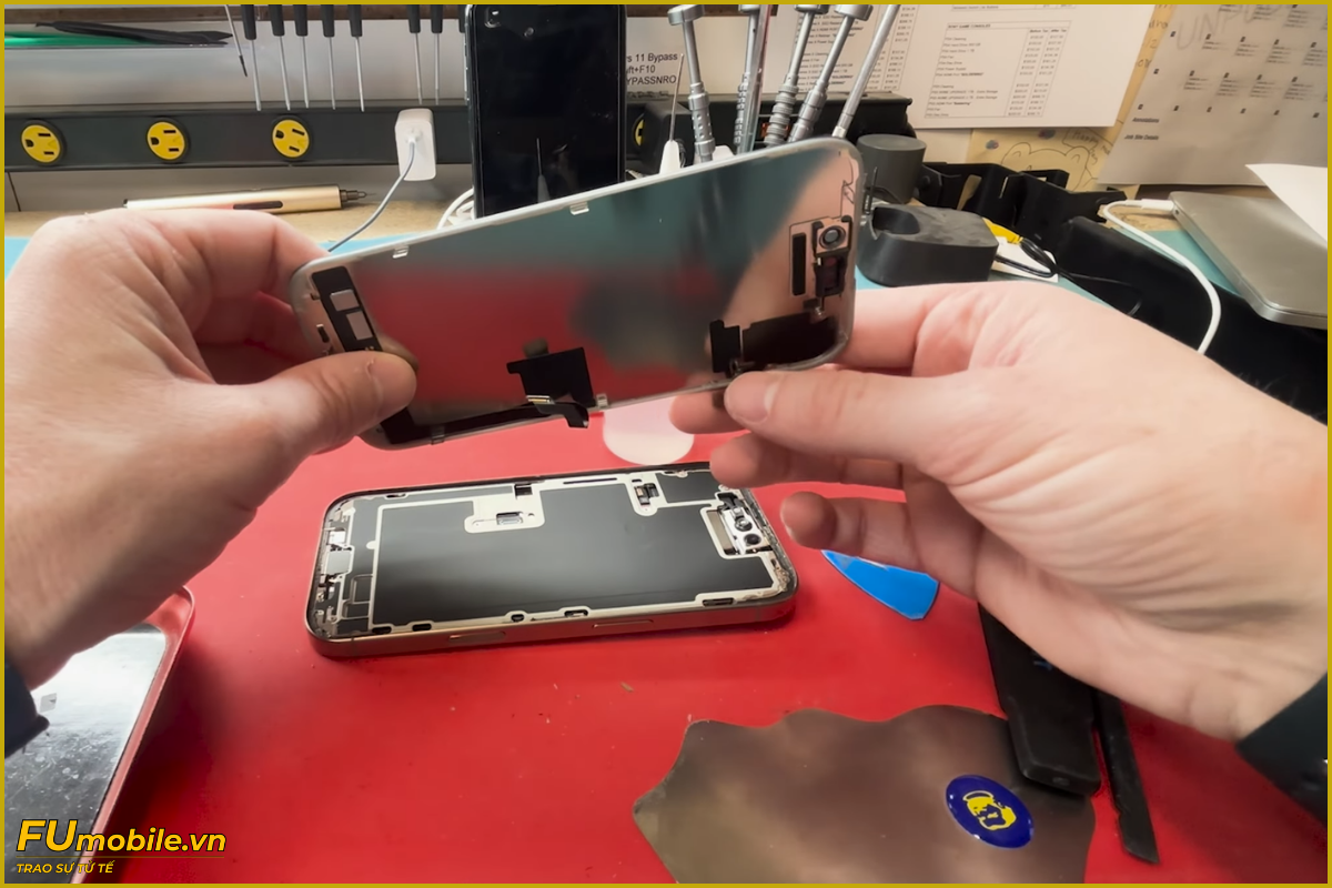 Quy trình thay màn hình iPhone 16 Pro