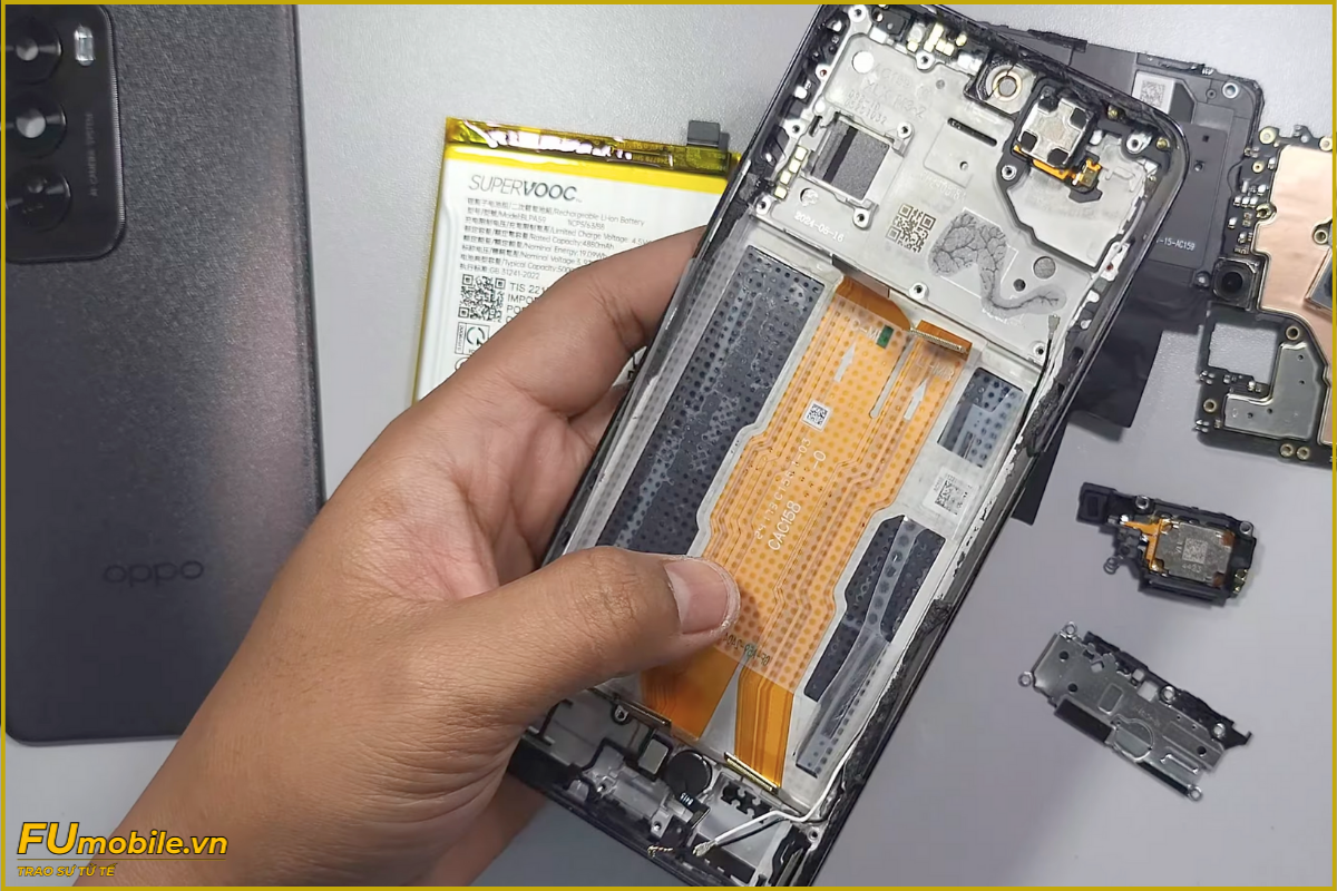 Quy trình thay màn hình OPPO Reno12