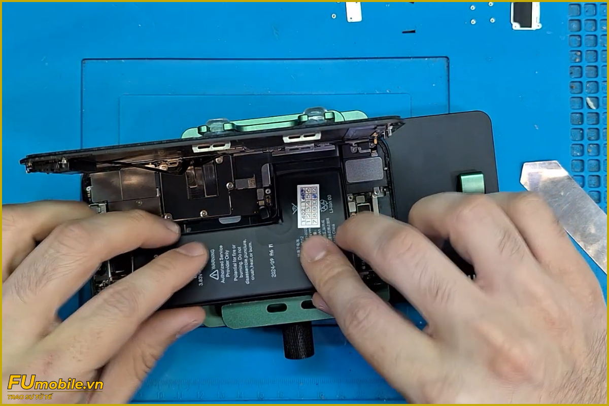 Quy trình thay pin iPhone 11 Pro