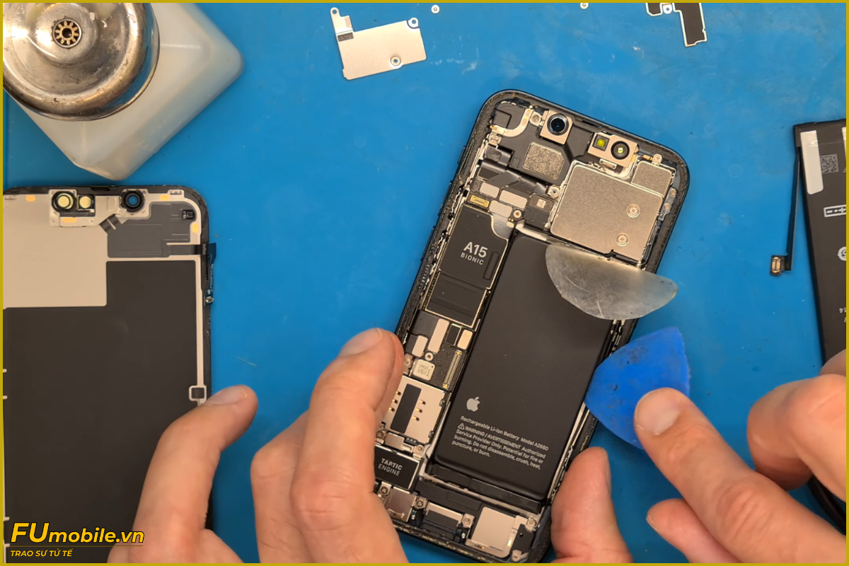 Quy trình thay pin iPhone 13