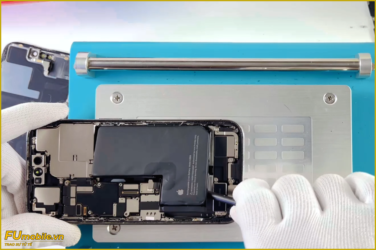 Quy trình thay pin iPhone 14 Pro