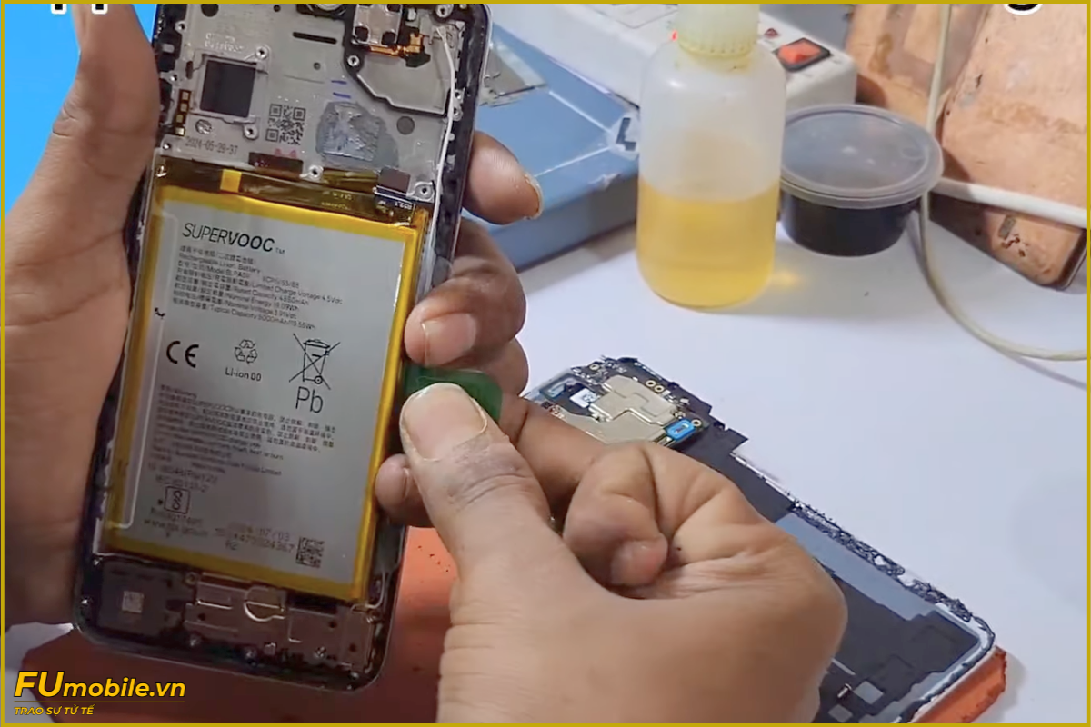 Quy trình thay pin OPPO Reno12 Pro