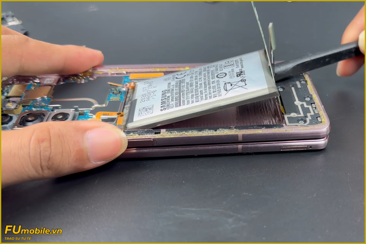 Quy trình thay pin Samsung Galaxy Z Fold 2