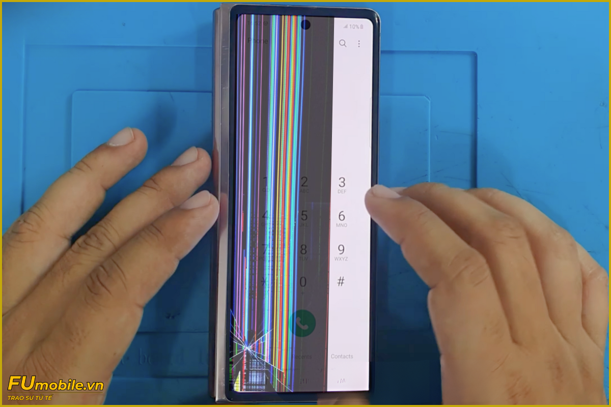 Samsung Z Fold 2 bị hư màn hình cần thay mới