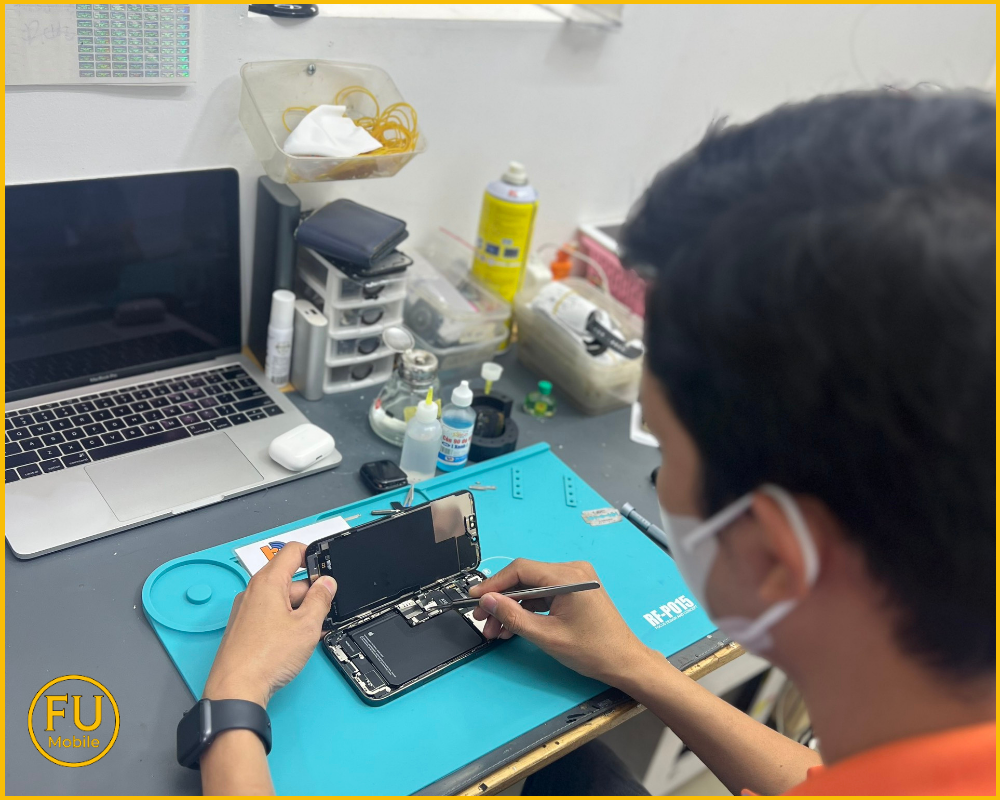 Tại FUmobile mọi quy trình sửa điện thoại đều được thực hiện trong phòng sạch