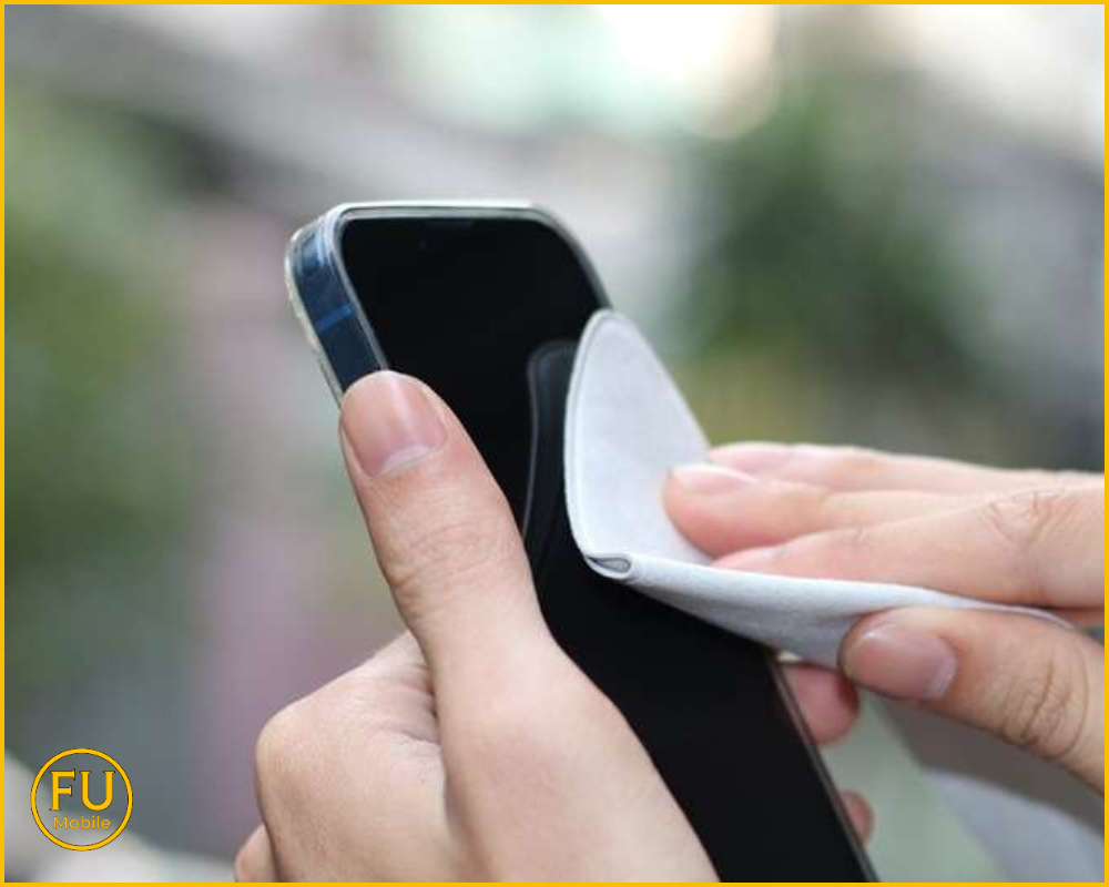 Vệ sinh màn hình đúng cách giữ kính luôn sáng