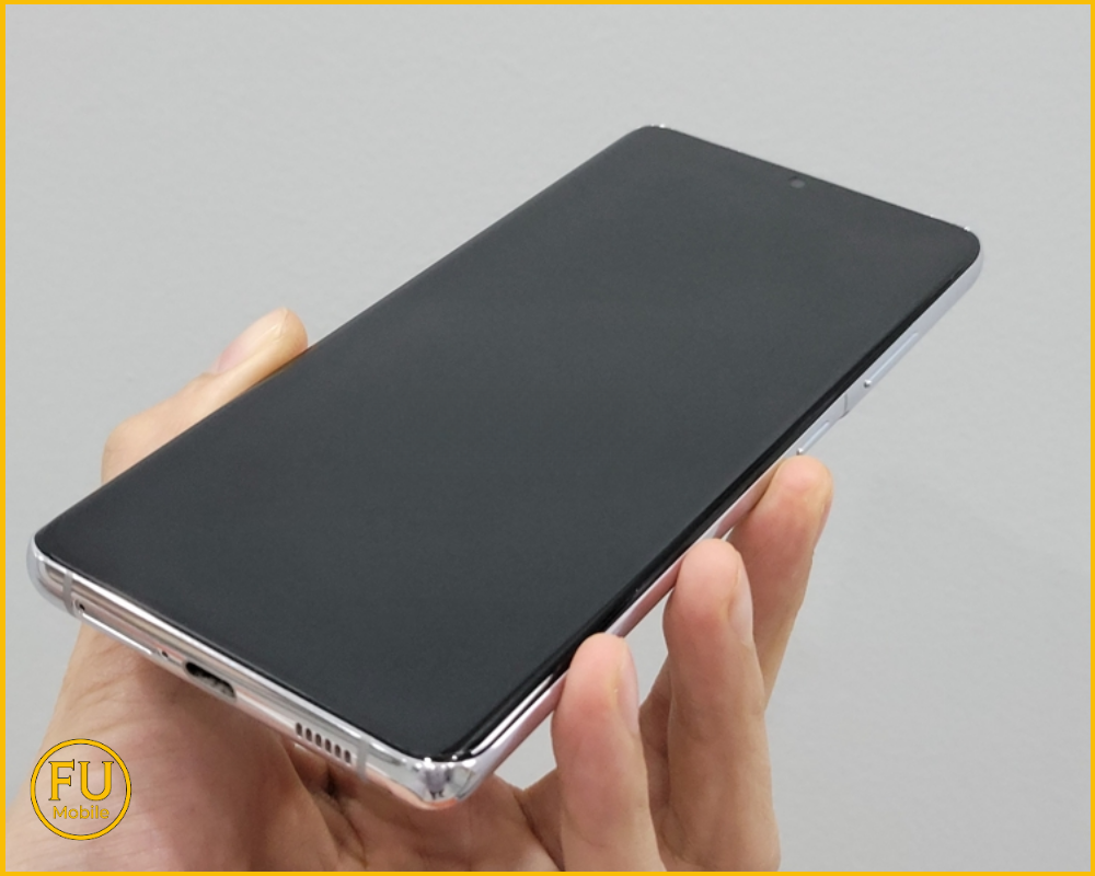 Xử lý hoàn hảo độ cong của màn hình S21 Ultra