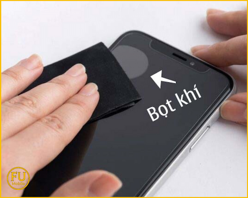 Xuất hiện bọt khí và bụi bẩn sau thời gian ngắn