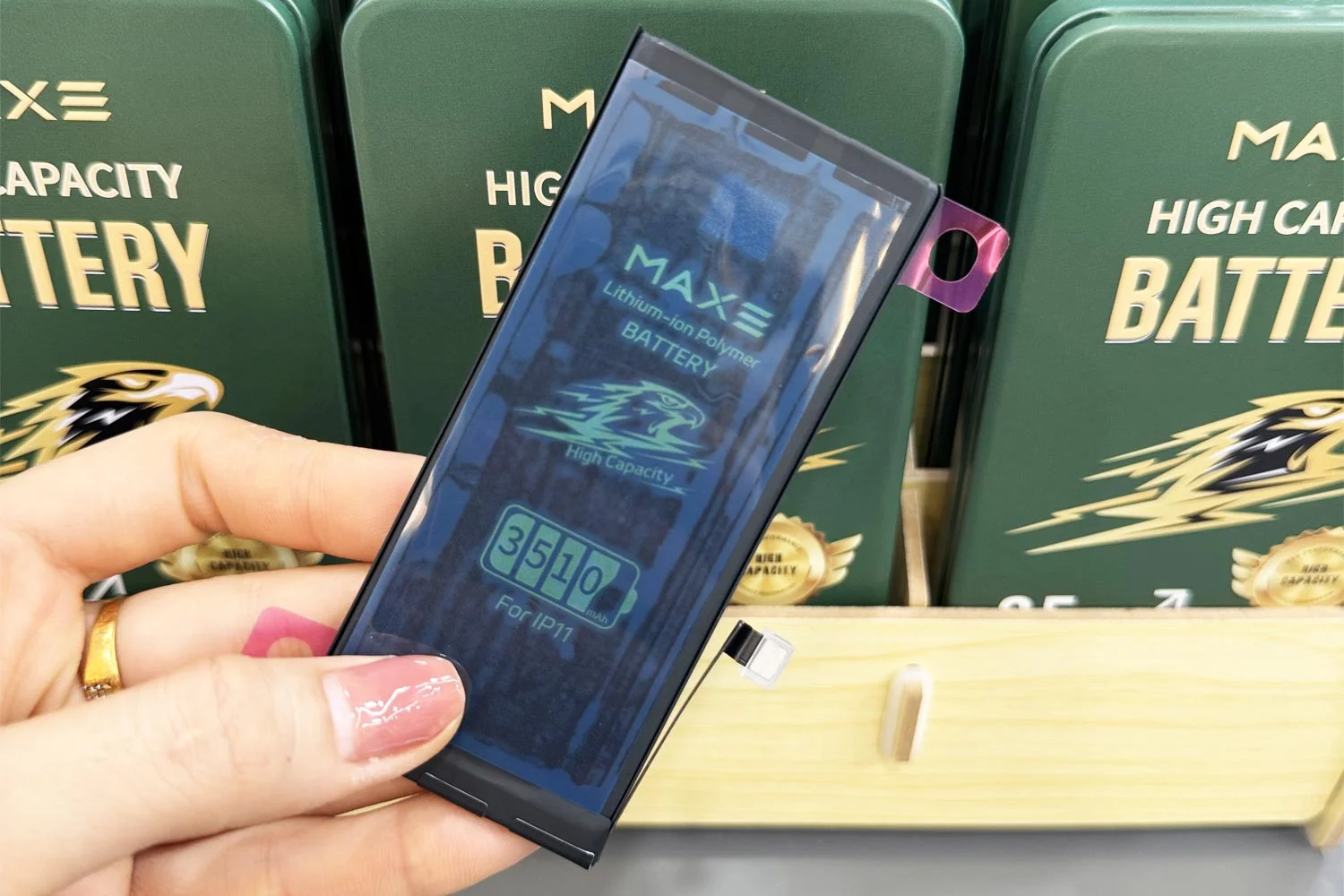 pin-maxe-iphone-11-chinh-hang.html-dung-luong