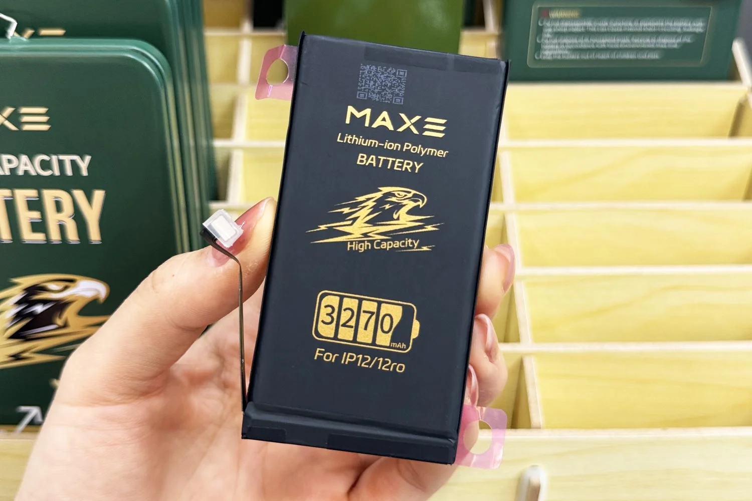 pin-maxe-iphone-12-chinh-hang.html-dung-luong