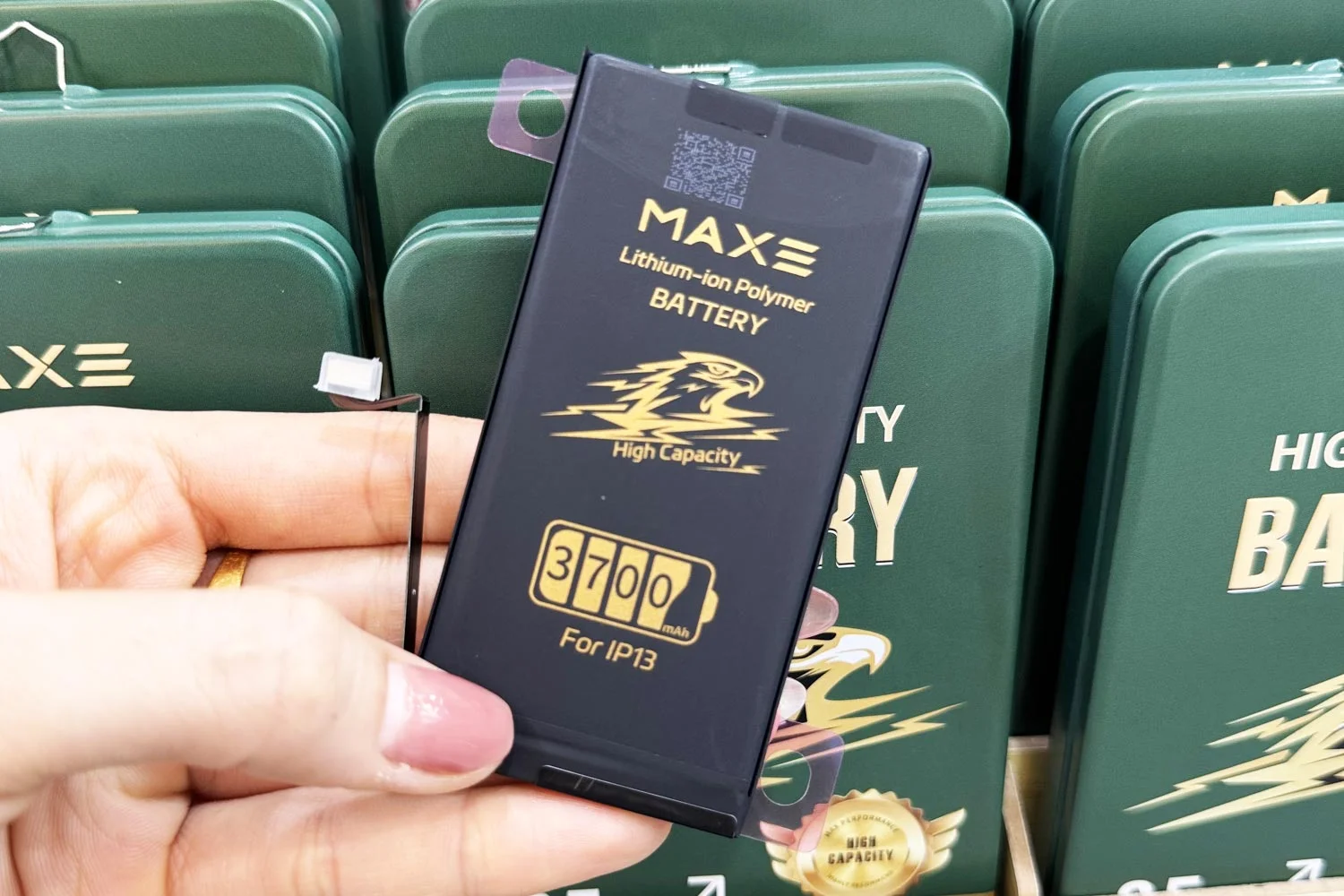 pin-maxe-iphone-13-chinh-hang.html-dung-luong