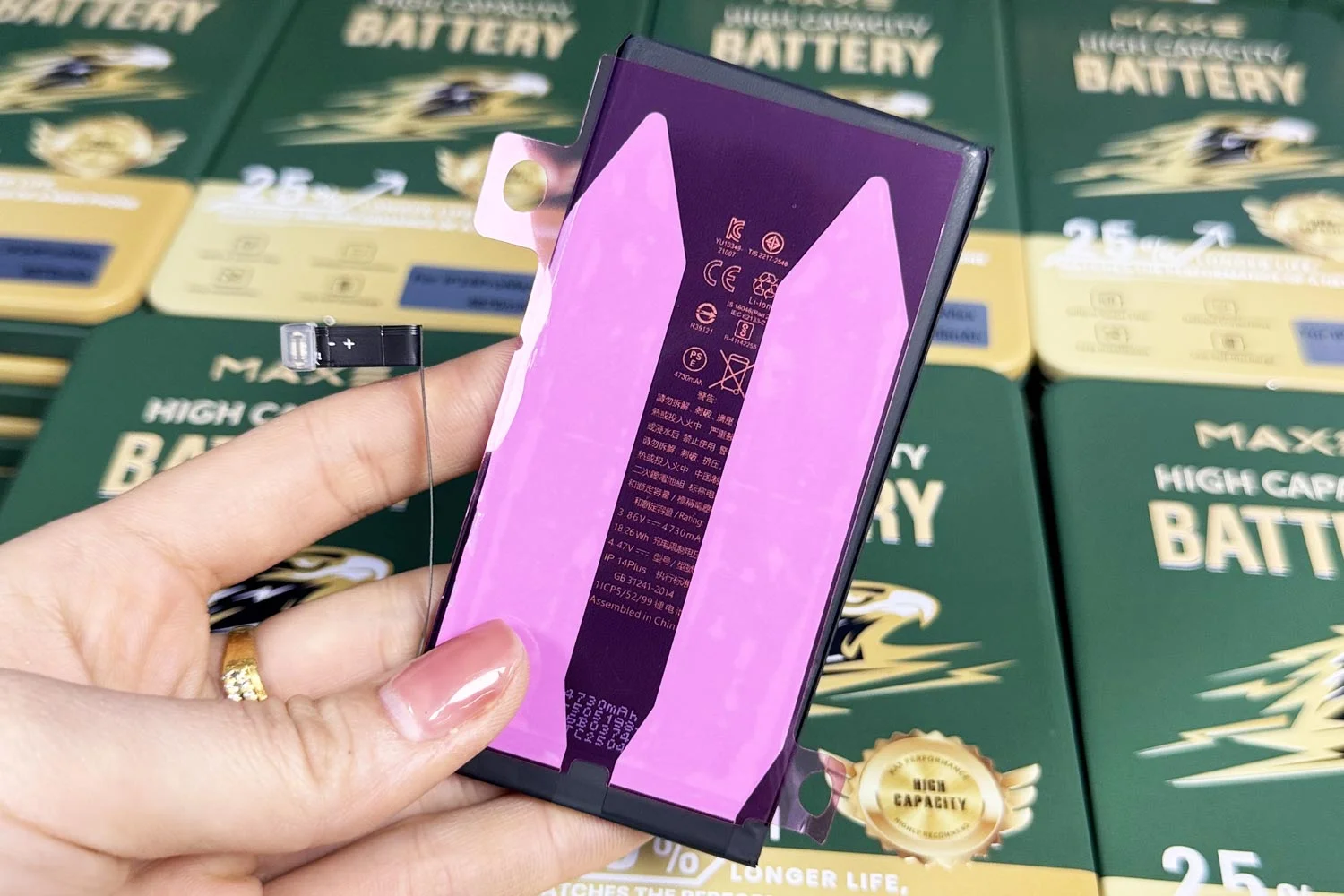 pin-maxe-iphone-14-plus-chinh-hang.html-thong-so