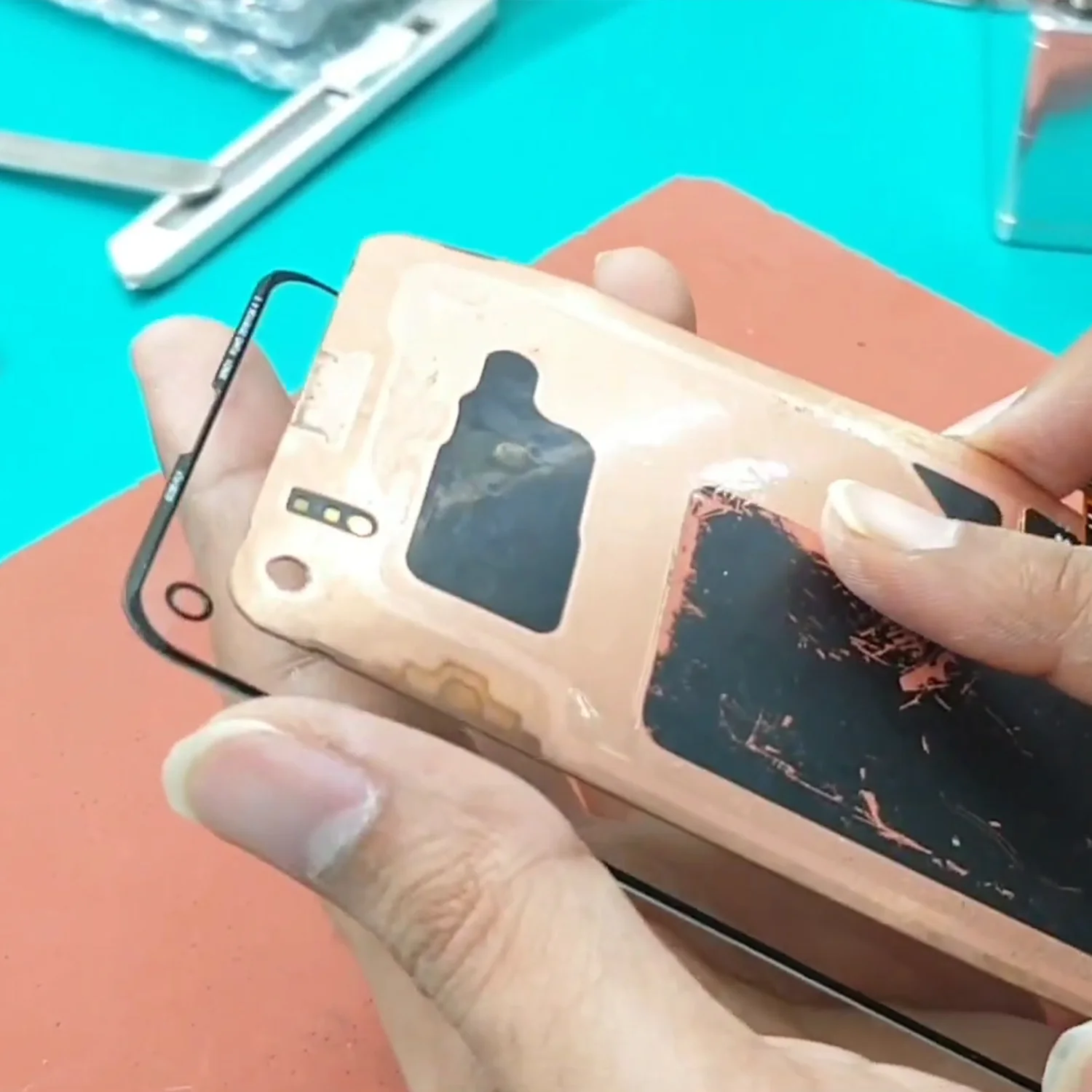 ep-kinh-samsung-galaxy-s10e-slide4