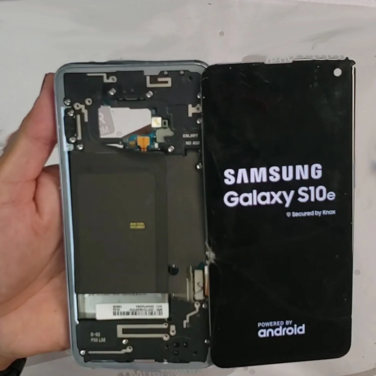 ep-kinh-samsung-galaxy-s10e-slide5