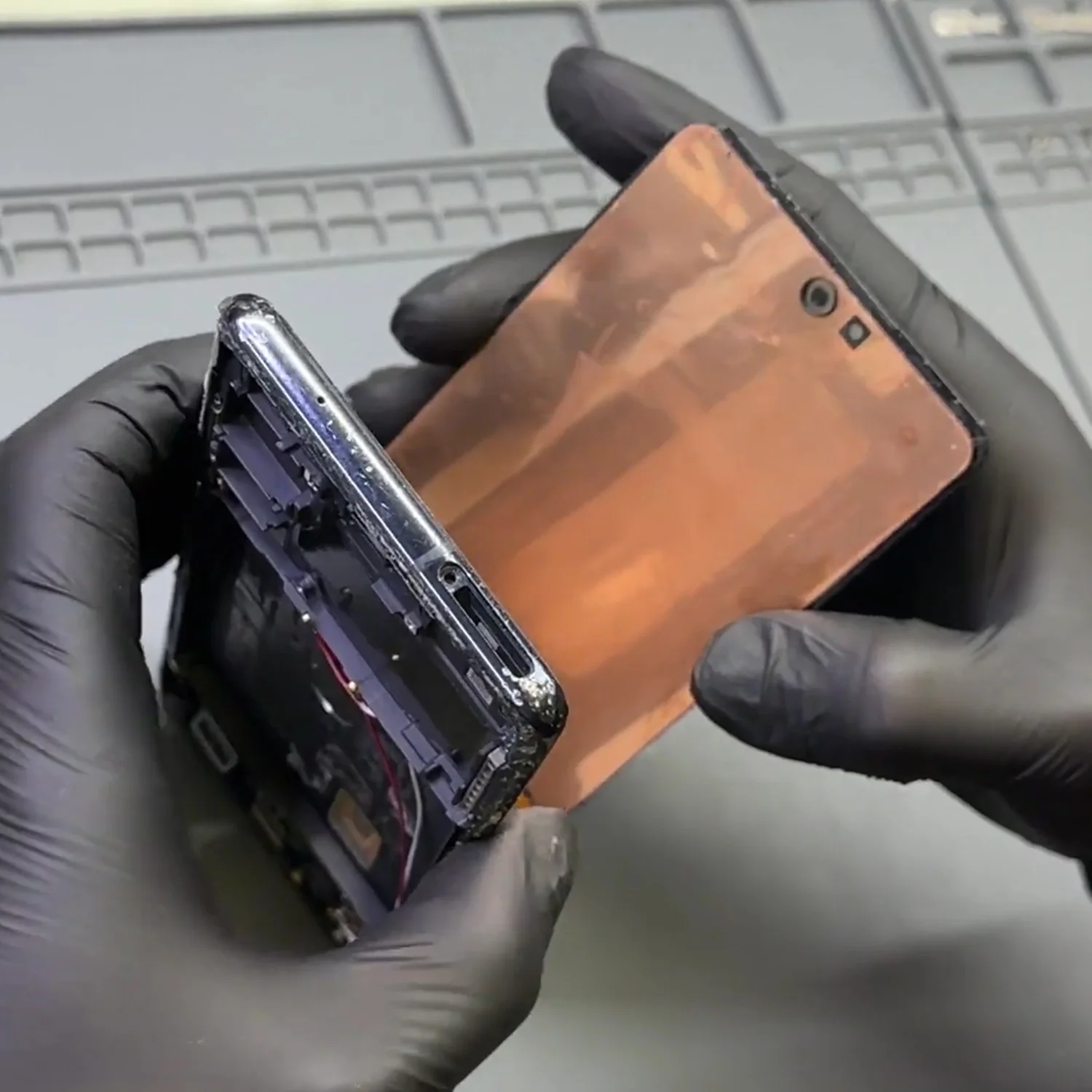 ep-kinh-samsung-galaxy-s20-fe-slide1