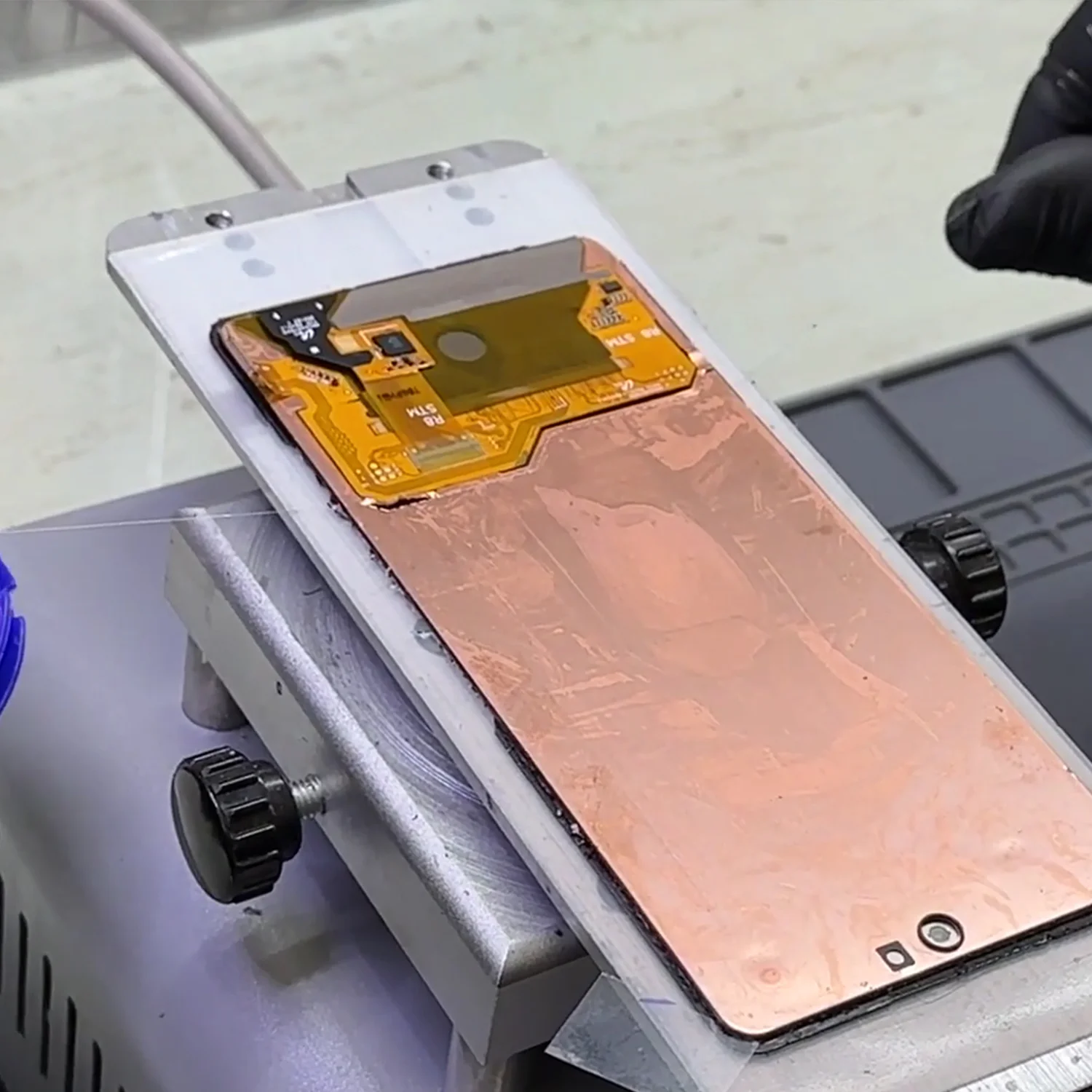 ep-kinh-samsung-galaxy-s20-fe-slide2