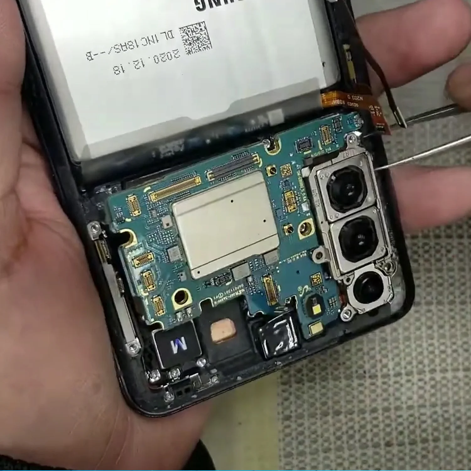 sua-nguon-samsung-galaxy-s21-plus-slide2