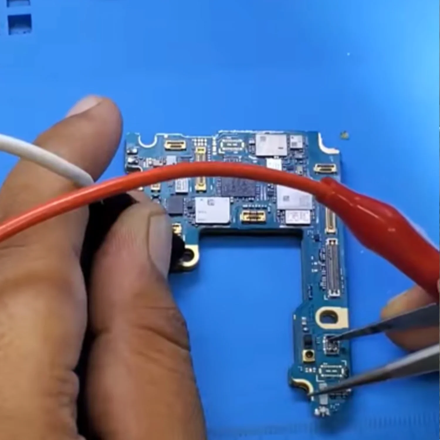 sua-nguon-samsung-galaxy-s21-plus-slide3