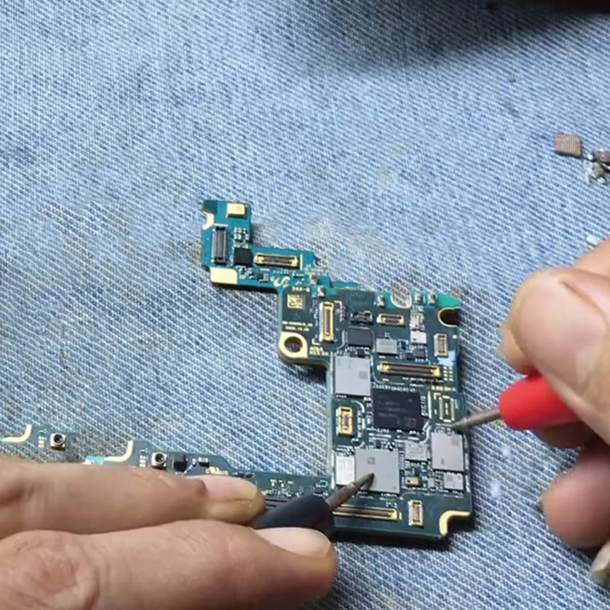 sua-nguon-samsung-galaxy-s21-slide5