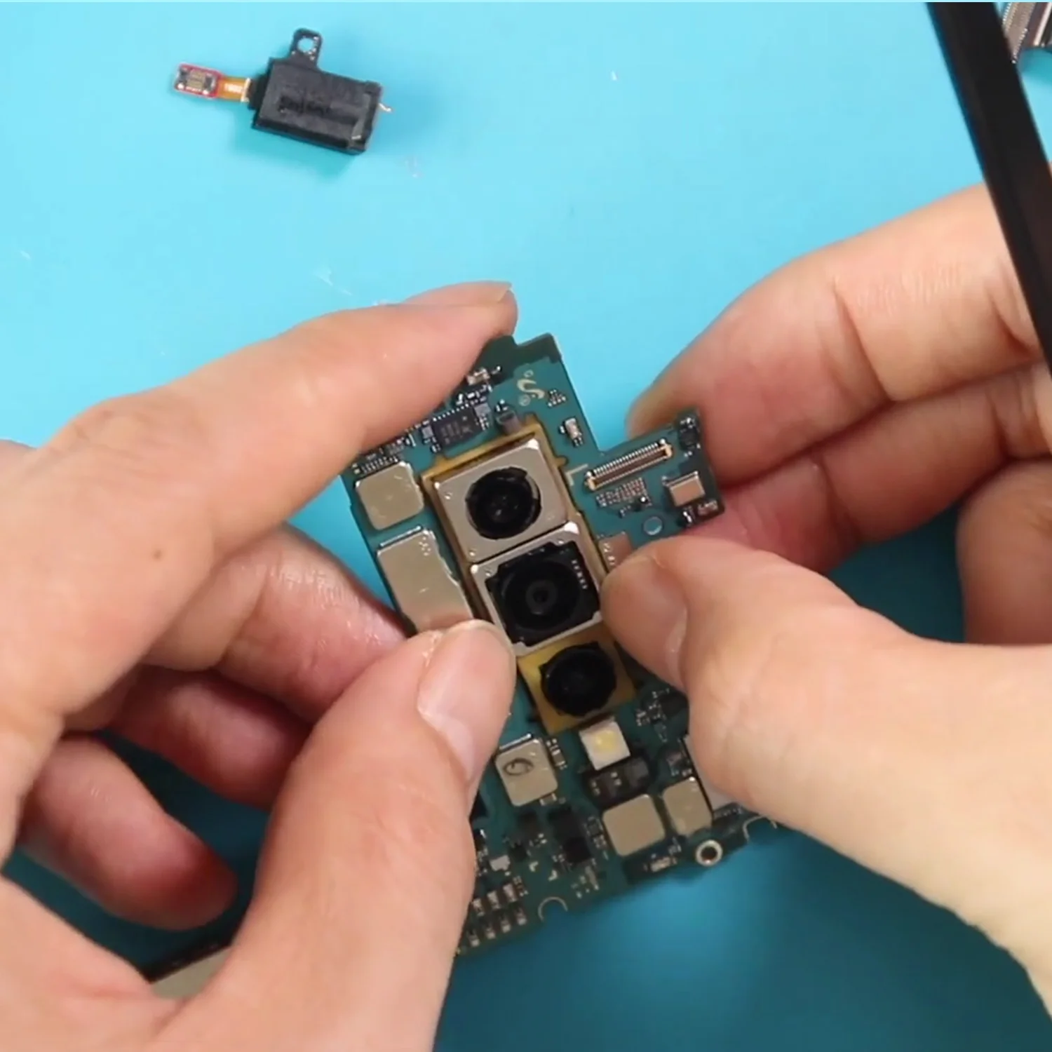 thay-camera-samsung-galaxy-s10-plus-slide4