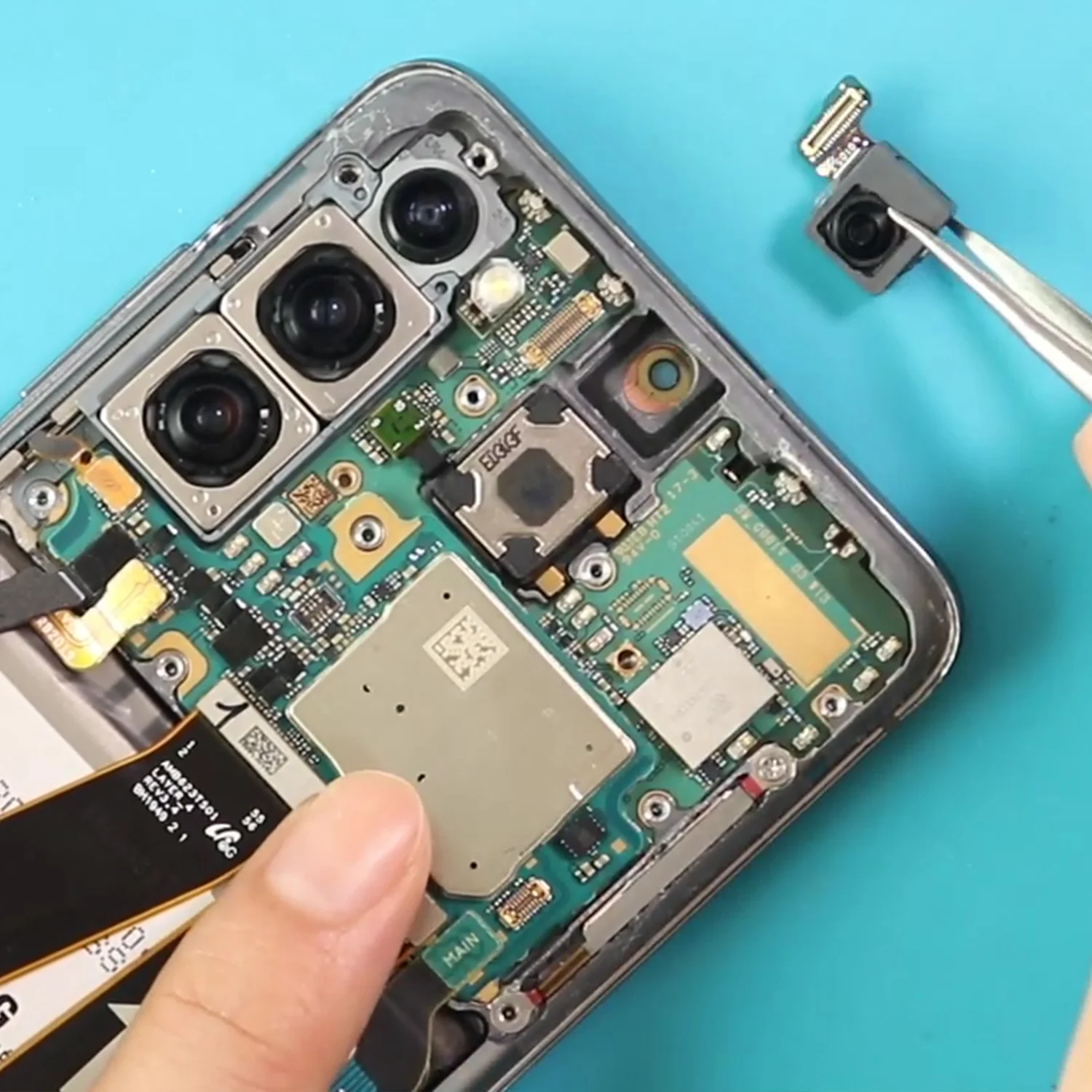 thay-camera-samsung-galaxy-s20-slide3