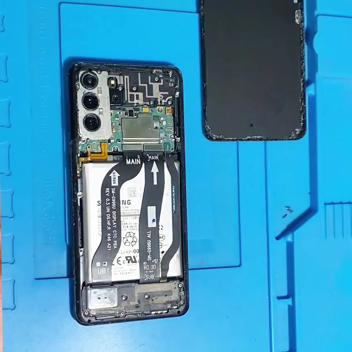 thay-camera-samsung-galaxy-s21-plus-slide1